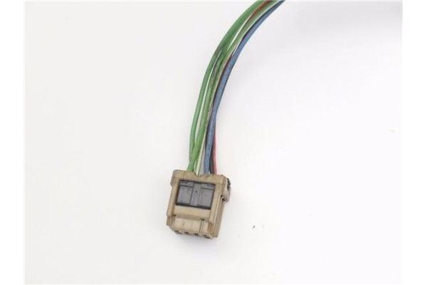 Recambio de piloto trasero izquierdo para nissan almera tino (v10m) 1.8 básico referencia OEM IAM E95251  