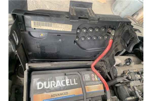 Recambio de tapa bateria para volkswagen polo iv (9n1) 1.4 16v referencia OEM IAM 6Q0937548E 6Q0937550 