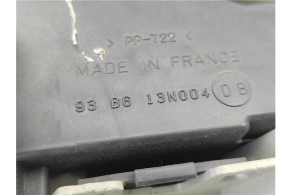 Recambio de piloto trasero izquierdo para ford mondeo fd berl./turnier 1.6 clx berlina referencia OEM IAM 93B613N004DB  