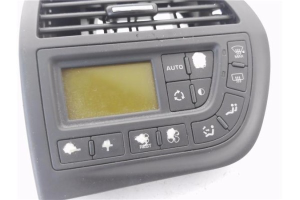 Recambio de rejilla entrada de aire para citroen c4 picasso 1.6 hdi referencia OEM IAM 9650868977 A83007700 