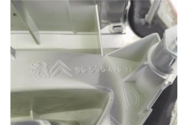 Recambio de piloto porton trasero derecho para citroen c4 picasso 1.6 hdi referencia OEM IAM 9653547677 6351CC 