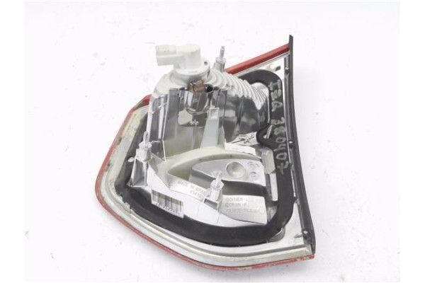 Recambio de piloto porton trasero izquierdo para citroen c4 picasso 1.6 hdi referencia OEM IAM 9653547777 6350CC 