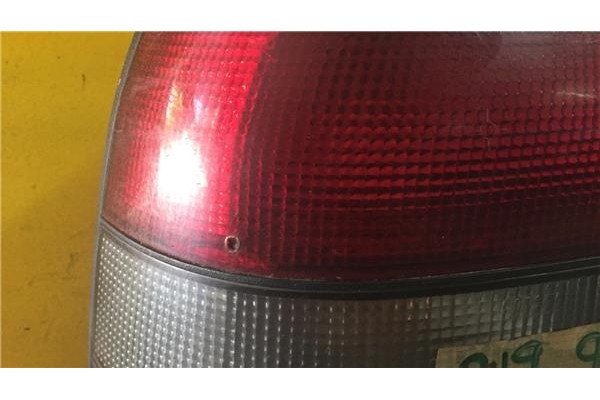 Recambio de piloto trasero izquierdo para renault 19 i chamade (l53_) 1.2 referencia OEM IAM 7700783993X  