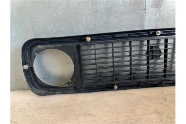Recambio de rejilla paragolpes delantero para renault 4 lim./ kombi/ kasten 1.1 (1128, s128) referencia OEM IAM 7704002228  