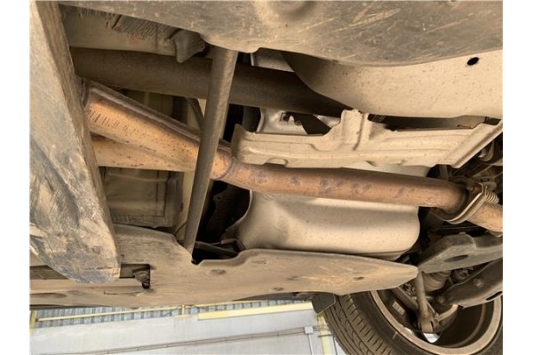 Recambio de tubo escape central para lexus is ii (_xe2_) 220 d (ale20) referencia OEM IAM 1741026360  