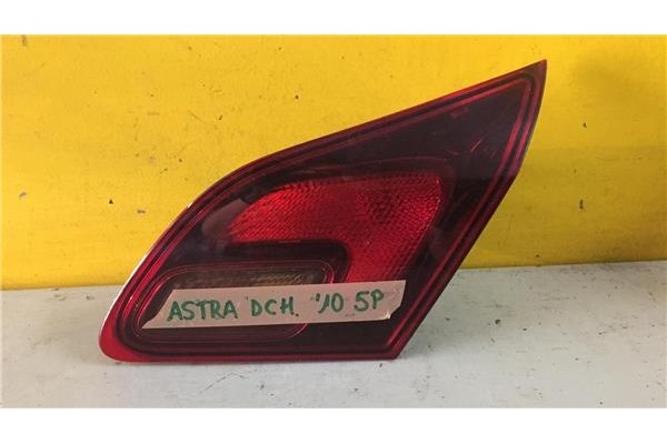 Recambio de piloto interior derecho para opel astra j berlina (12.2009) 1.7 selective [1,7 ltr. - 92 kw 16v cdti] referencia OEM