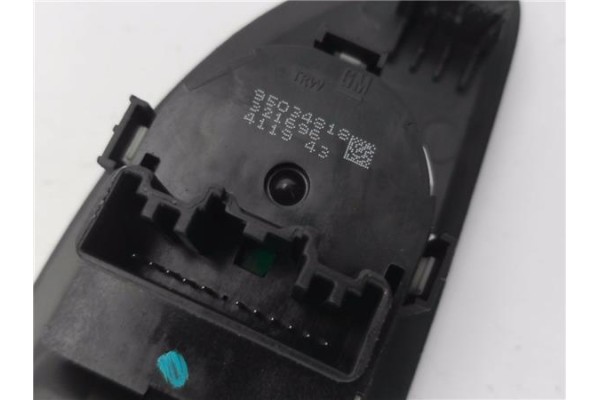 Recambio de mando elevalunas delantero izquierdo para opel mokka 1.7 business referencia OEM IAM 95025518600R 13305011 