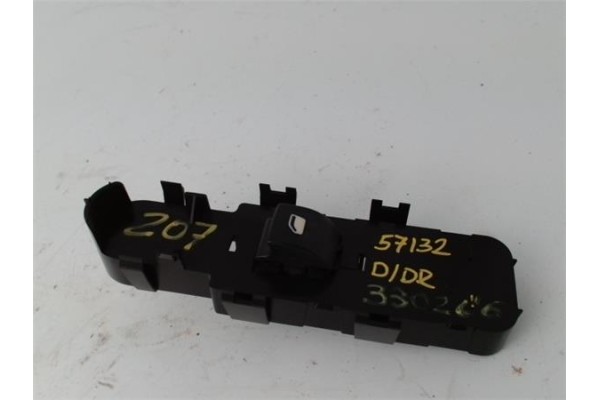 Recambio de mando elevalunas para peugeot 207 1.6 hdi referencia OEM IAM 9654860777 E29958 
