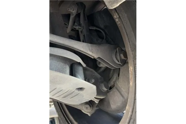 Recambio de mangueta trasero derecha para bmw serie 1 berlina 5p (f20) 2.0 116d referencia OEM IAM 33326792516  