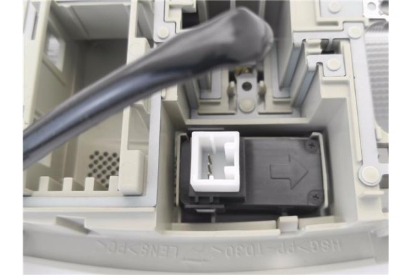 Recambio de luz delantero central techo para mitsubishi outlander (gf0/gg0) 2.0 phev kaiteki 4wd (gg2w) referencia OEM IAM 8401A