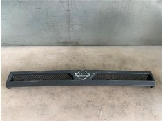 Recambio de rejilla paragolpes delantero para nissan trade 2.3 d referencia OEM IAM   