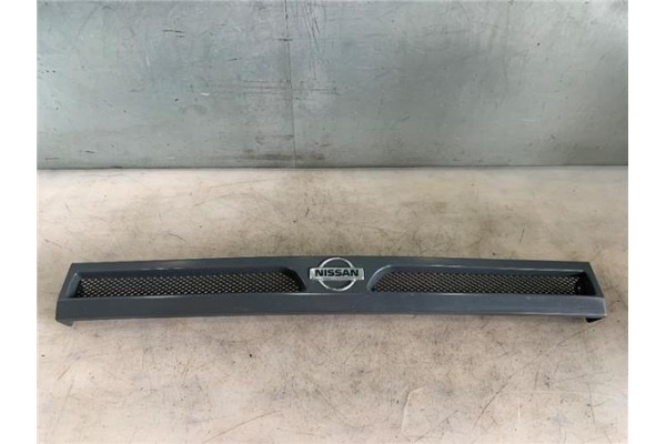 Recambio de rejilla paragolpes delantero para nissan trade 2.3 d referencia OEM IAM   