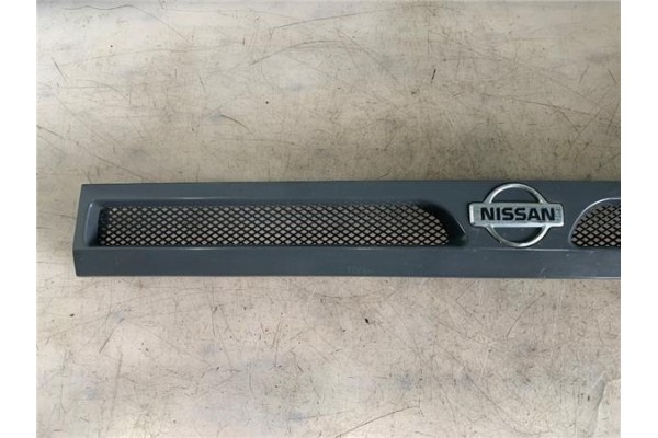 Recambio de rejilla paragolpes delantero para nissan trade 2.3 d referencia OEM IAM   