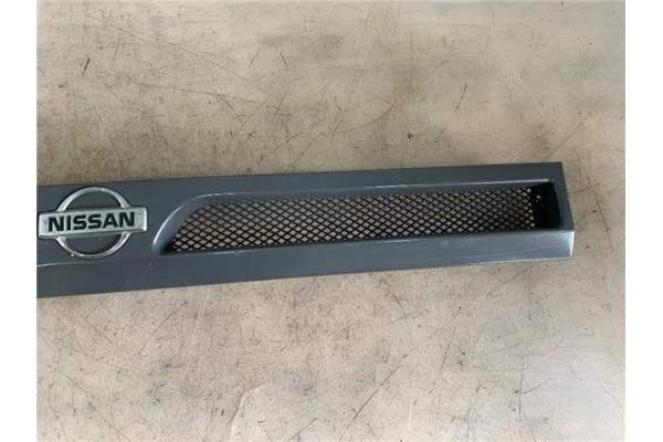 Recambio de rejilla paragolpes delantero para nissan trade 2.3 d referencia OEM IAM   