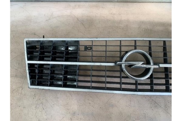 Recambio de rejilla capo para opel kadett e 1.6 d referencia OEM IAM 1320027  