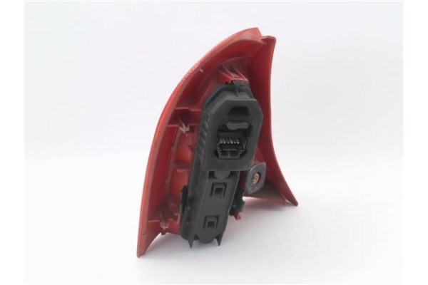 Recambio de piloto trasero derecho para renault clio ii (xbo) 1.4 75cv referencia OEM IAM 7700410518  