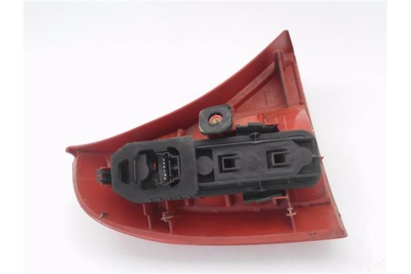 Recambio de piloto trasero derecho para renault clio ii (xbo) 1.4 75cv referencia OEM IAM 7700410518  