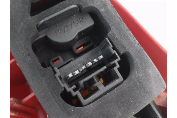 Recambio de piloto trasero derecho para renault clio ii (xbo) 1.4 75cv referencia OEM IAM 7700410518  
