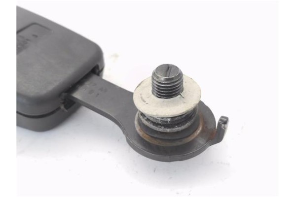 Recambio de anclaje cinturon delantero izquierdo para suzuki swift berlina (sf/ea) 1.3 referencia OEM IAM 8490280E11L8Z  