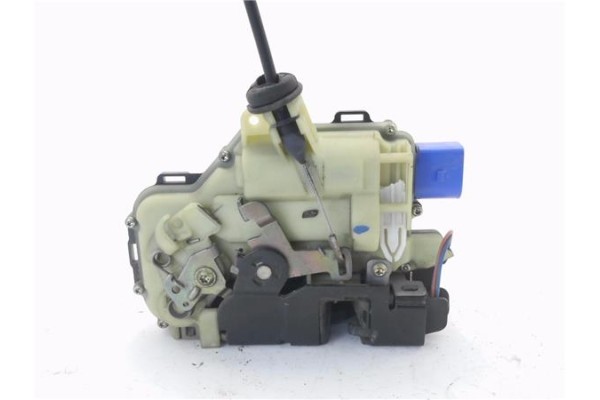 Recambio de cierre electromagnetico delantero izquierdo para seat cordoba berlina (6l2) 1.4 16v referencia OEM IAM 3B1837015AM  