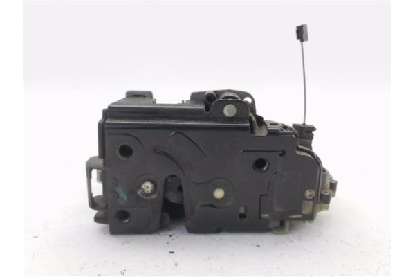 Recambio de cierre electromagnetico delantero izquierdo para seat cordoba berlina (6l2) 1.4 16v referencia OEM IAM 3B1837015AM  