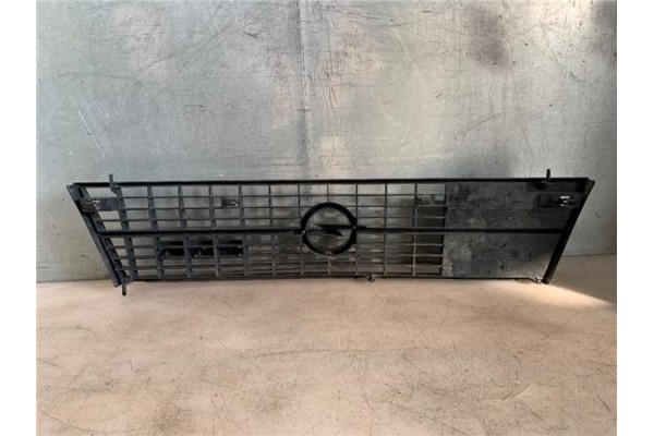 Recambio de rejilla capo para opel kadett e 1.6 d referencia OEM IAM 1320027  