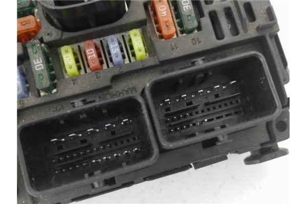 Recambio de caja fusibles/rele para peugeot 407 sw 1.6 business line referencia OEM IAM 9656593780 S118983001L 
