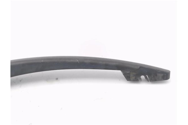 Recambio de brazo limpiaparabrisas trasero para peugeot 107 1.4 hdi referencia OEM IAM 85240OHO10  