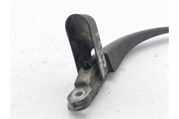 Recambio de brazo limpiaparabrisas trasero para peugeot 107 1.4 hdi referencia OEM IAM 85240OHO10  