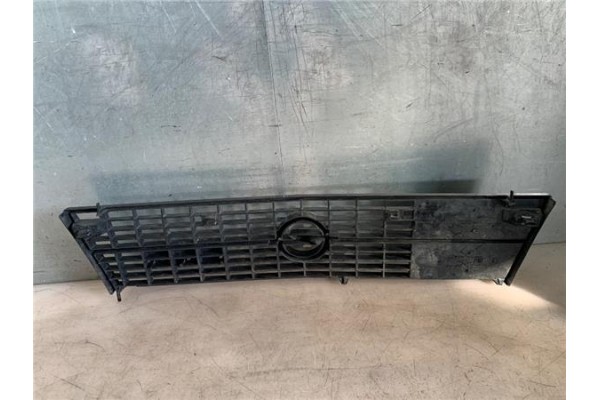 Recambio de rejilla capo para opel kadett e 1.6 d referencia OEM IAM 1320027  