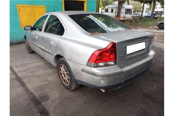 volvo s60 berlina del año 2001