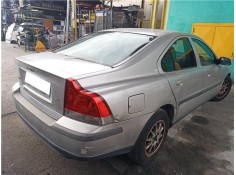 volvo s60 berlina del año 2001