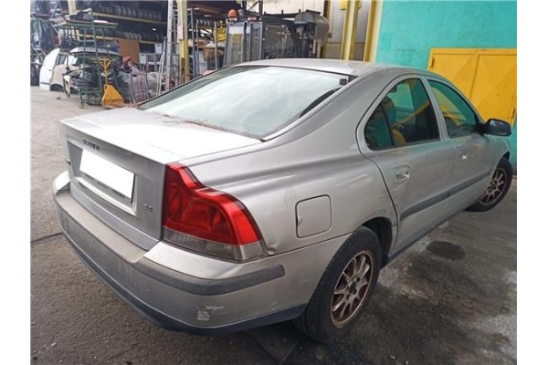 volvo s60 berlina del año 2001