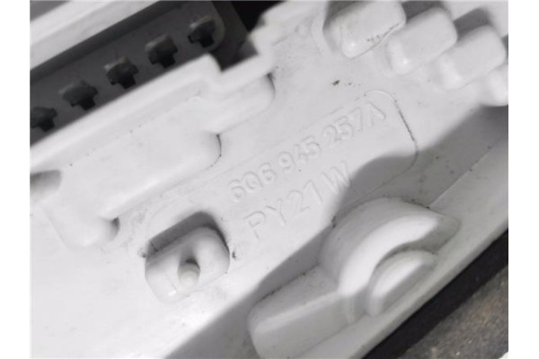 Recambio de piloto trasero izquierdo para volkswagen polo iv (9n1) 1.4 16v referencia OEM IAM 6Q6945095B 6Q6945111 