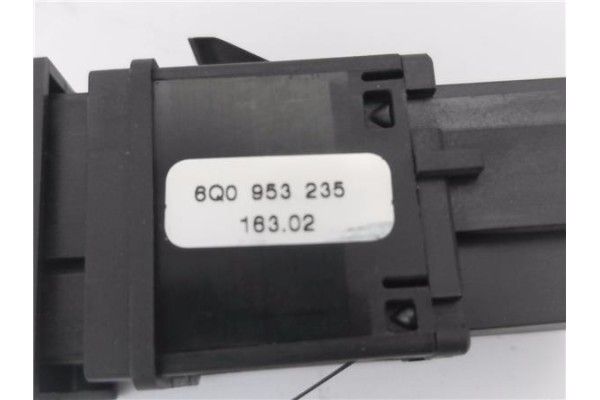 Recambio de interruptor luces emergencia para volkswagen polo iv (9n1) 1.4 16v referencia OEM IAM 6Q0953235  