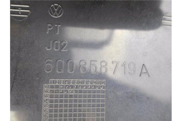 Recambio de embellecedor consola central para volkswagen polo iv (9n1) 1.4 16v referencia OEM IAM 6Q0858069L  