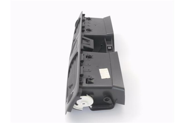 Recambio de rejilla entrada de aire para renault megane iii sport tourer 1.5 business referencia OEM IAM E3100101  