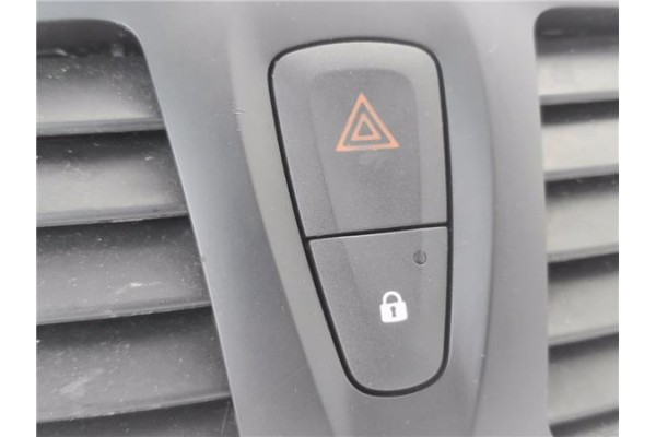 Recambio de rejilla entrada de aire para renault megane iii sport tourer 1.5 business referencia OEM IAM E3100101  