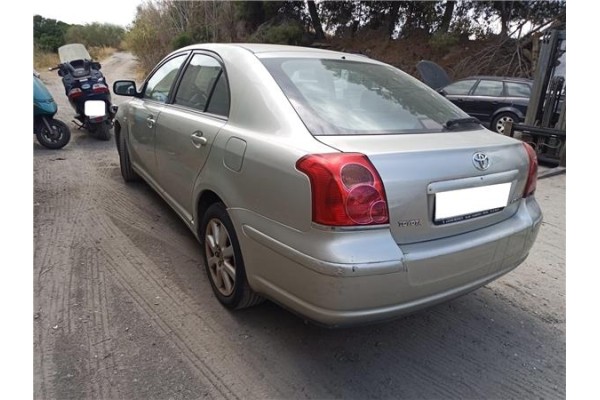 toyota avensis berlina (t25) del año 2003