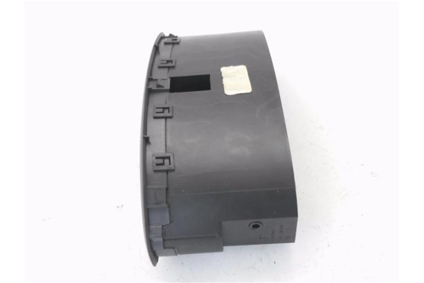 Recambio de rejilla entrada de aire para renault clio iii 1.5 dci (c/br1g) referencia OEM IAM 7701208584  