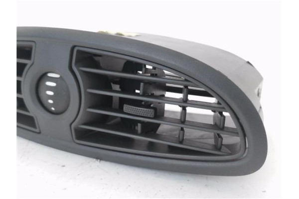 Recambio de rejilla entrada de aire para renault clio iii 1.5 dci (c/br1g) referencia OEM IAM 7701208584  