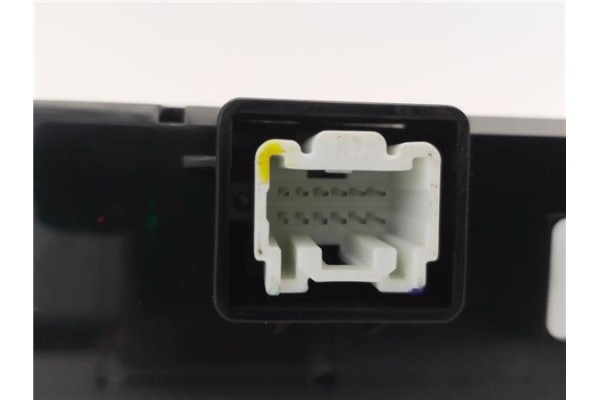 Recambio de pantalla para mazda 5 2.0 referencia OEM IAM CC33B  