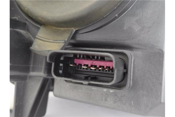 Recambio de faro delantero izquierdo para renault megane iii sport tourer 1.5 business referencia OEM IAM 260605817R 30128820100