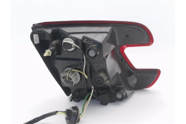 Recambio de piloto porton trasero derecho para renault megane iii sport tourer 1.5 business referencia OEM IAM 265500027R  