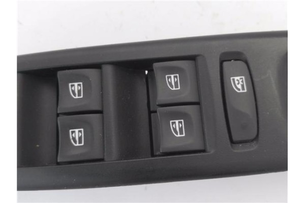 Recambio de mando elevalunas delantero izquierdo para renault megane iii sport tourer 1.5 business referencia OEM IAM 809610017R