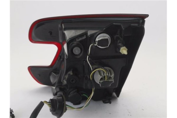 Recambio de piloto porton trasero izquierdo para renault megane iii sport tourer 1.5 business referencia OEM IAM 265550028R  