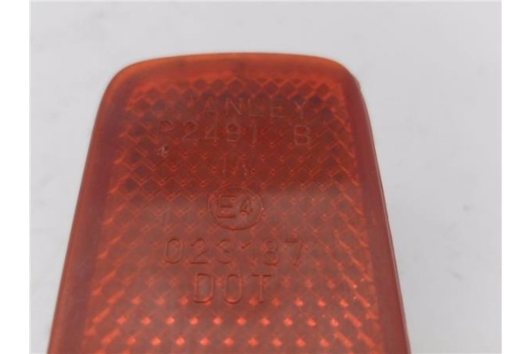 Recambio de reflectante paragolpes trasero para mazda 5 2.0 referencia OEM IAM E4023187  