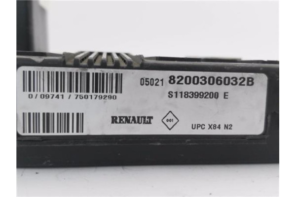 Recambio de caja fusibles/rele para renault scenic ii (jm) 1.9 authentique referencia OEM IAM 8200306032B S118399200E 