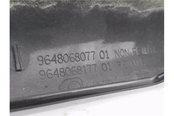 Recambio de moldura porton trasero para peugeot 206 1.4 i referencia OEM IAM 9648068077 9648068177 