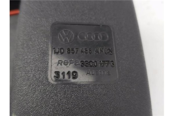 Recambio de juego cinturones trasero para volkswagen golf iv berlina (1j1) referencia OEM IAM 1J6857806B 1J6857805B 